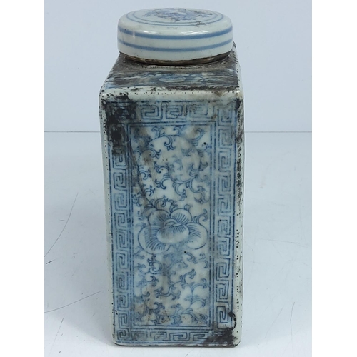 192 - Blue and white porcelain tea caddy, 16 x 12 x 7cms