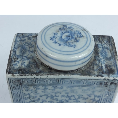 192 - Blue and white porcelain tea caddy, 16 x 12 x 7cms