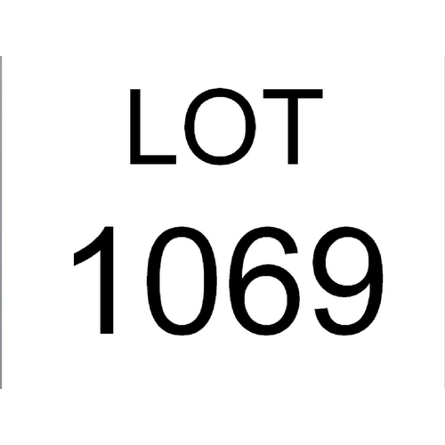 1069 - QTY OF CANDLE HOLDERS