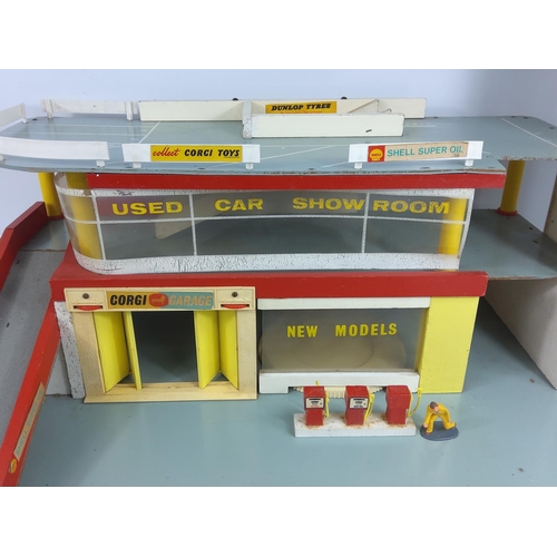 13 - Large vintage model garage