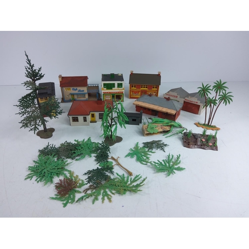 9 - Selection of model railway items