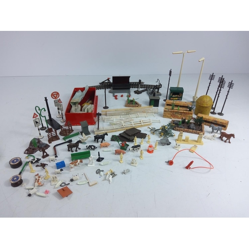 9 - Selection of model railway items