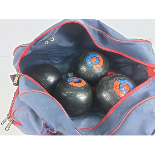 22 - Bowling bag and set of 4 synthetic woods, size 5