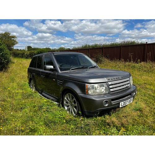 9 - Grey Range Rover TDV8 Registration LD07 XOF, first registered in June 2007 this vehicle is in good c... 