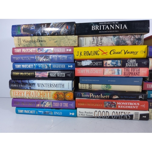 14 - Selection of various books including Terry Pratchett