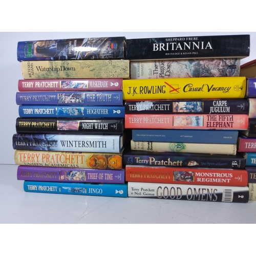 14 - Selection of various books including Terry Pratchett