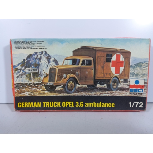 23 - 4 Various model kits