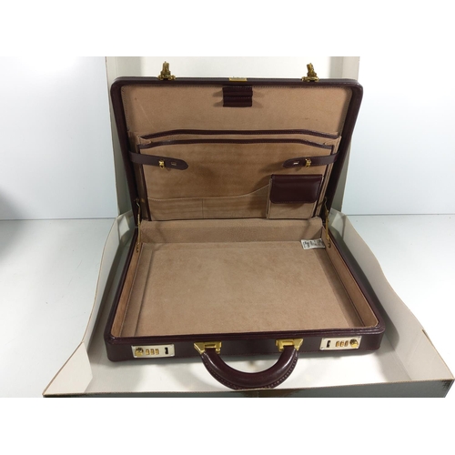 113 - Harrods Leather case & Boxed Lock & Co Hat