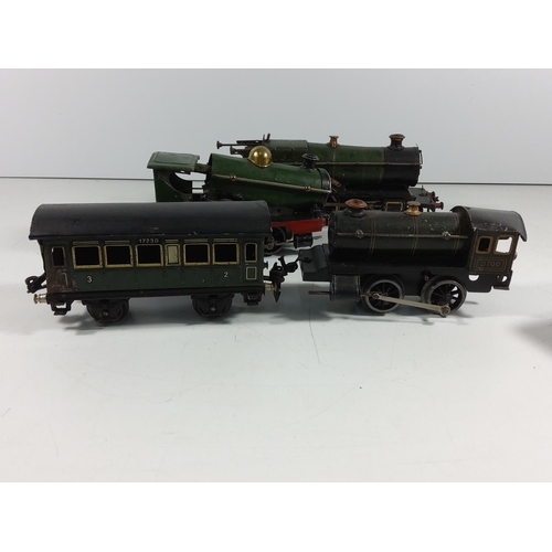 134 - 3 Vintage clockwork engines and 5 carriages / rolling stock