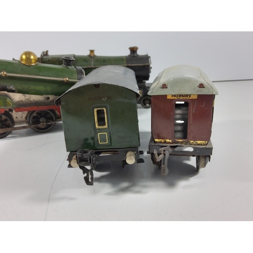 134 - 3 Vintage clockwork engines and 5 carriages / rolling stock