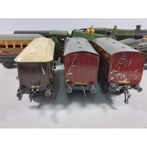 134 - 3 Vintage clockwork engines and 5 carriages / rolling stock