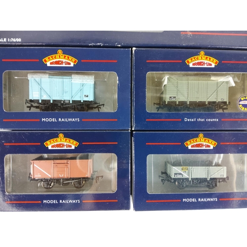 186 - 6 Bachmann rolling stock