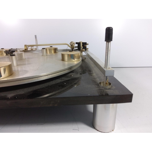 221 - Vintage turntable