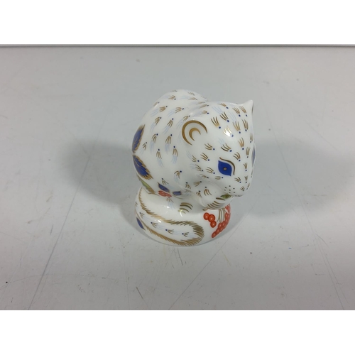 351 - Royal crown derby doormouse w/gold stopper