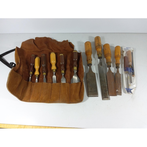 403 - Selection of vintage chisels