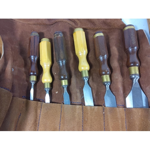 403 - Selection of vintage chisels