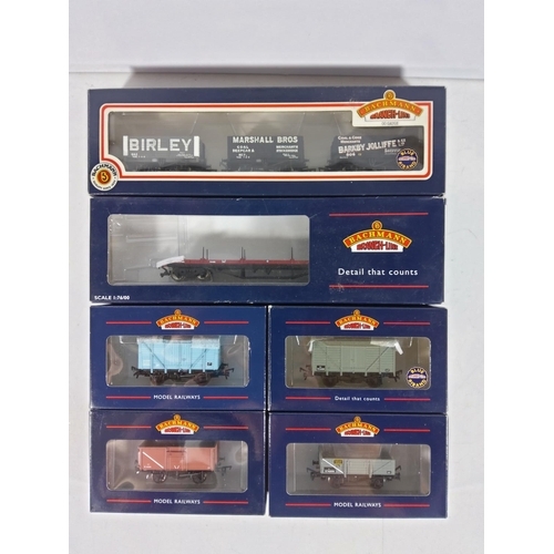 186 - 6 Bachmann rolling stock