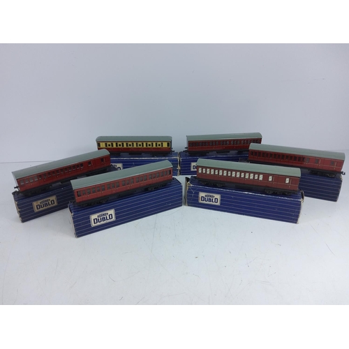 17 - 6 boxed Hornby Dublo carriages