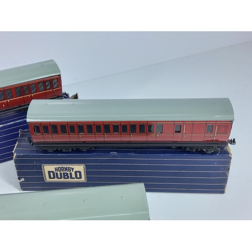 17 - 6 boxed Hornby Dublo carriages