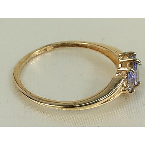 211 - 9ct gold 3 stone tanzanite ring, size U