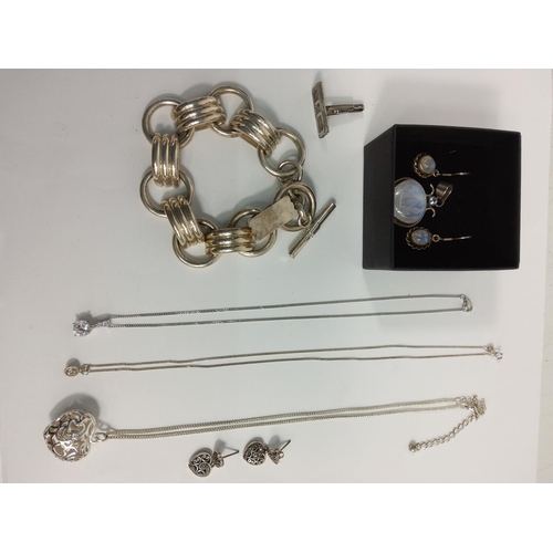 230 - Selection of various jewellery