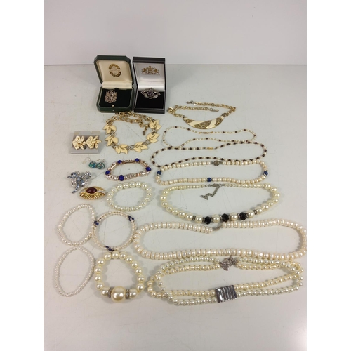 255 - Qty of various jewellery