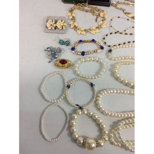 255 - Qty of various jewellery