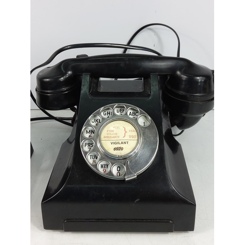 175 - 2 bakelite telephones