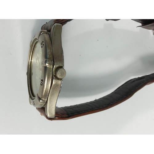 238 - Gents quartz wrist watch (no particular brand)