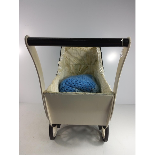 116 - Vintage dolls pram, 56cms in height