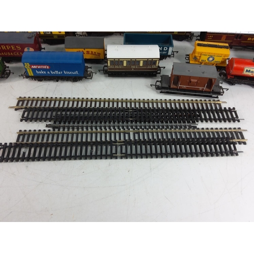 39 - Box of various model railway items