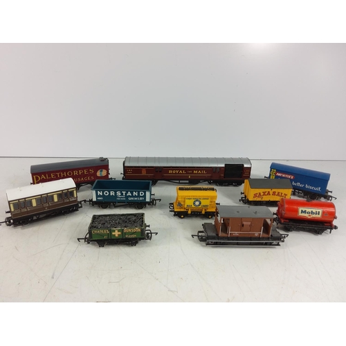 39 - Box of various model railway items