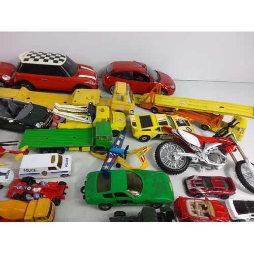 51 - Box of various model vehicles