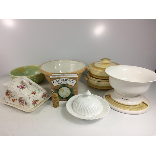 16 - 2 boxes of various china and collectable china, including Wade