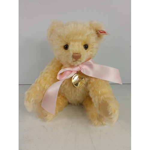 98 - Cased Steiff Danbury Mint bear