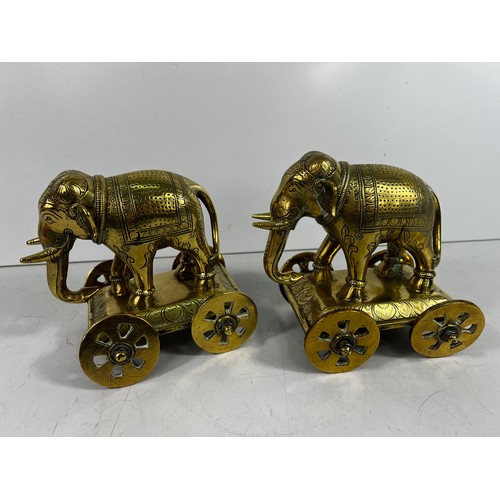 16 - Pair of heavy brass elephant ornaments on wheels, 15cms in height