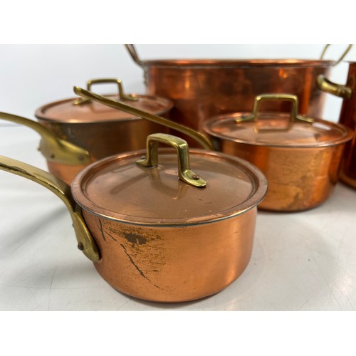 17 - Various vintage copper pans and cook ware