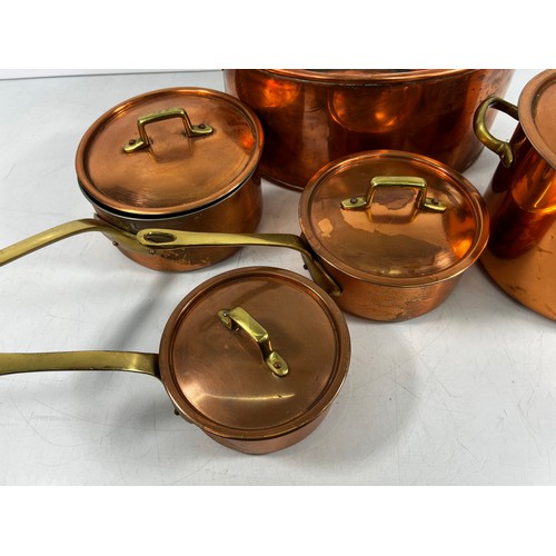 17 - Various vintage copper pans and cook ware