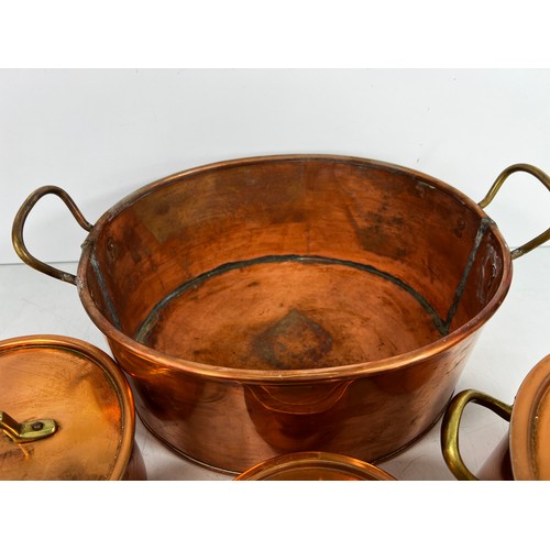 17 - Various vintage copper pans and cook ware