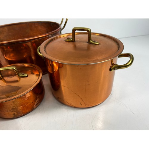 17 - Various vintage copper pans and cook ware