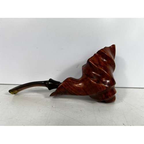 71 - 3 Vintage and novelty pipes