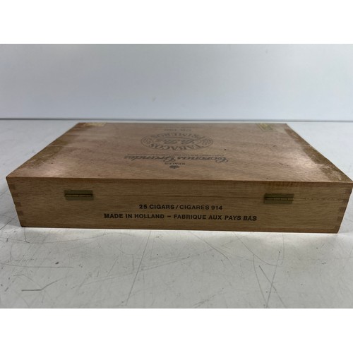 66 - New and sealed box of 25 Cigars Coronas Grandes