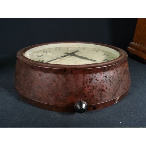 136 - Smiths bakelite wall clock, 30cms in diameter