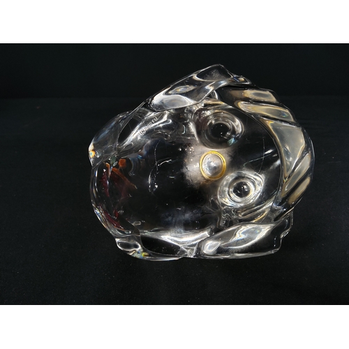 147 - Large glass frog with crown, marked 1988 FM, 10 x 13cms