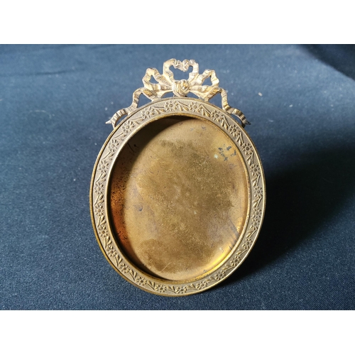 186 - Antique gilded double frame and single frame, single frame being 8 x 6cms