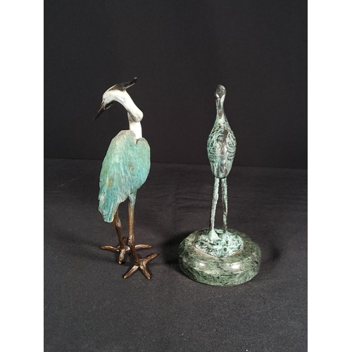 204 - Large cast bronze bird and cast bronze bird on marble base, 17cms in height