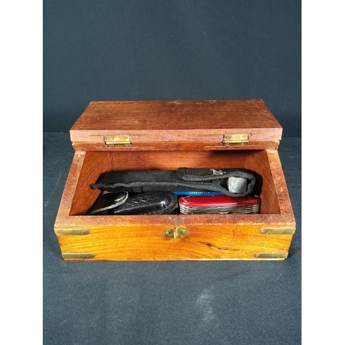 246 - Small wooden brass bound bow and quantity of pen knives, box measuring 15 x 20 x 9cms