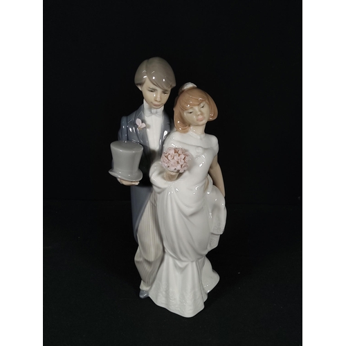 280 - 3 Lladro and 2 Nao porcelain figures