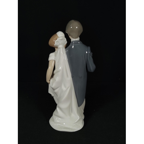 280 - 3 Lladro and 2 Nao porcelain figures