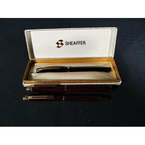 326 - Boxed Sheaffer fountain pen & Pair of Sheaffer pens, Ballpoint & fountain pen (Fountain with 14ct ni... 